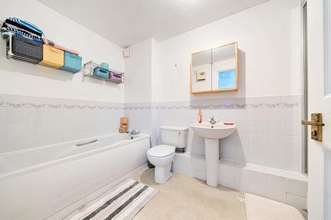 127 Selhurst Close, London, SW19 6AY