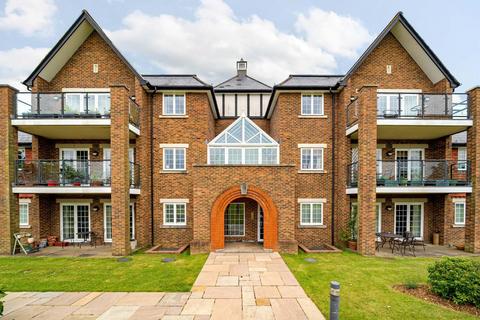 3 bedroom flat for sale, West Common Road, Hayes