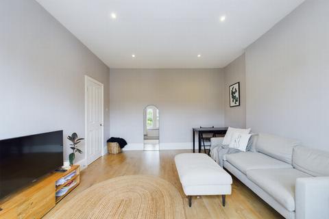 2 bedroom flat for sale, Bennett Park, Blackheath, SE3