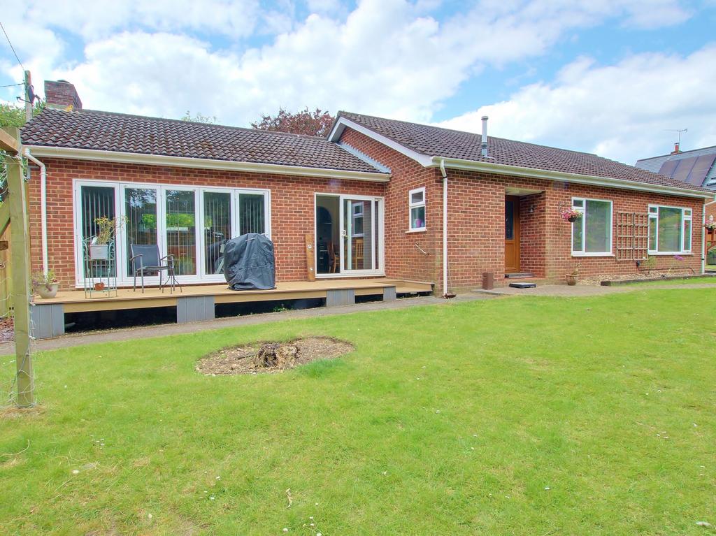 Fawley Road, Hythe 4 bed detached bungalow - £560,000