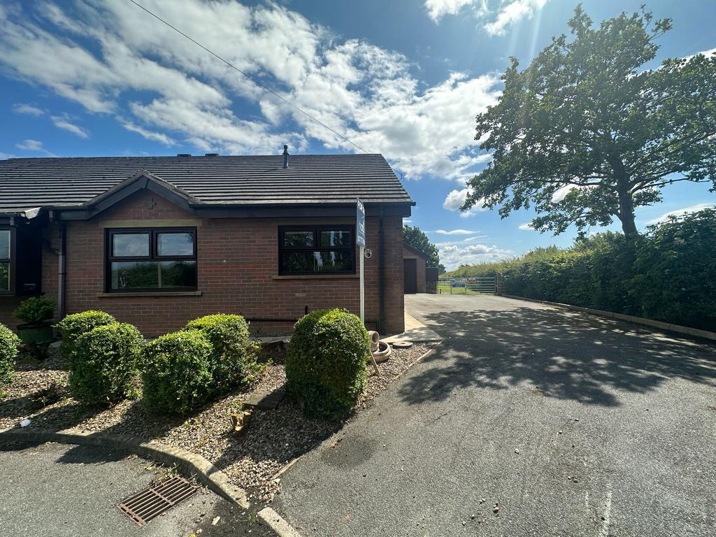 Green Lane West, Freckleton, PR4 2 bed semidetached bungalow £995