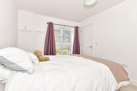 2 bedroom ground floor flat for sale, Glenway Road, Rochester, Kent