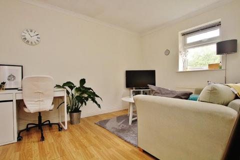 1 bedroom flat to rent, Inkerman Road, Woking GU21