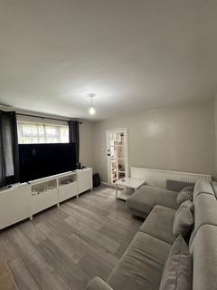 3 bedroom flat to rent, Rochester Road, Northwood HA6