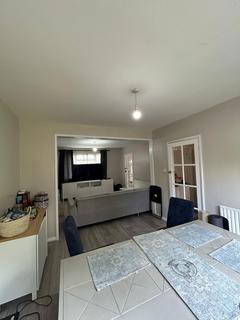 3 bedroom flat to rent, Rochester Road, Northwood HA6