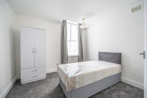 3 bedroom apartment to rent, Rosemont Road London NW3