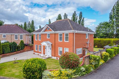 5 bedroom detached house for sale, St Marys Close, Shoeburyness SS3