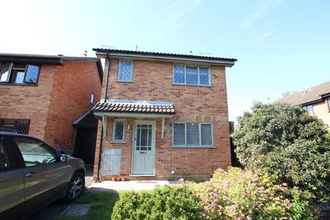 3 bedroom detached house to rent, Newsham Road, Woking GU21