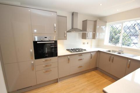 3 bedroom detached house to rent, Newsham Road, Woking GU21