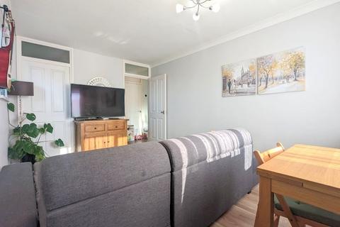 1 bedroom flat for sale, Nene Gardens, Hanworth, Feltham, TW13