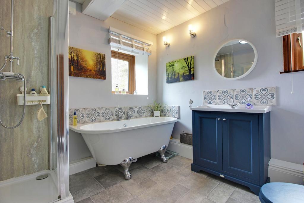 1st Floor Bathroom