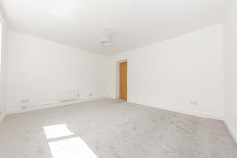 2 bedroom ground floor flat for sale, Wellstone Garth, Leeds