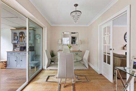 2 Riverside, Forest Row, RH18 5HB