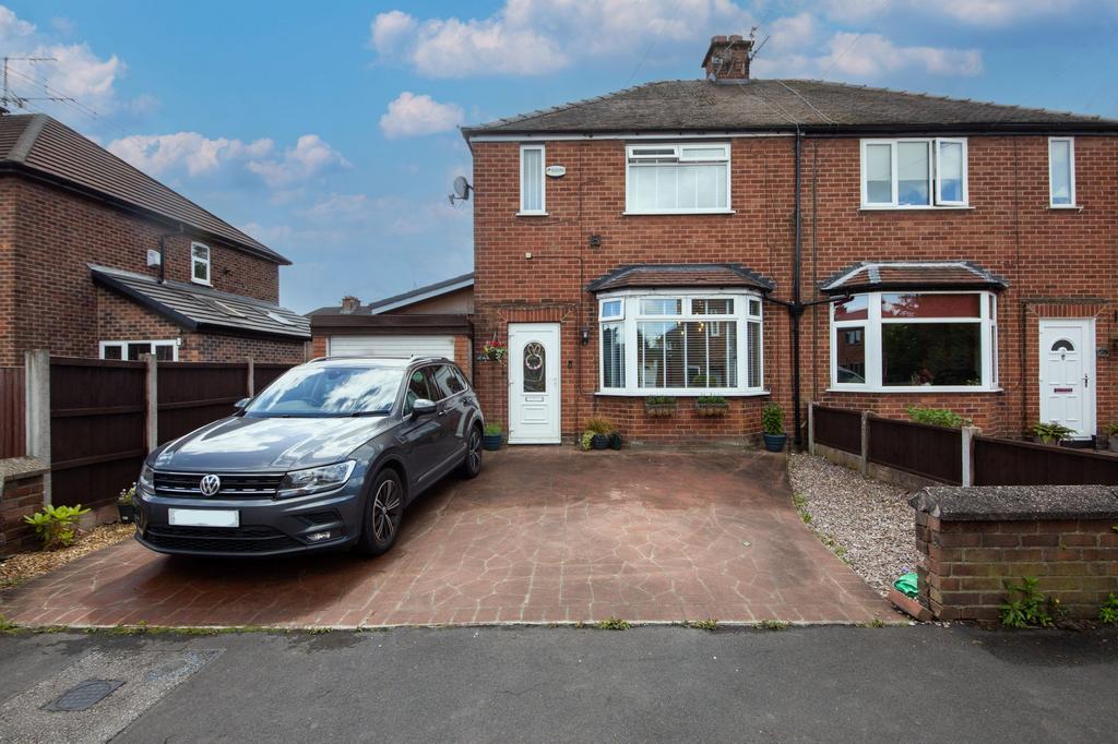 Queens Drive, NewtonLeWillows, WA12 2 bed semidetached house for