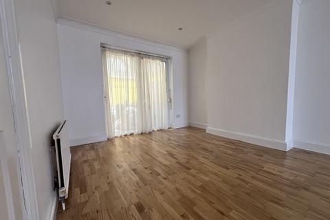 3 bedroom terraced house to rent, South Park Crescent,  London, SE6