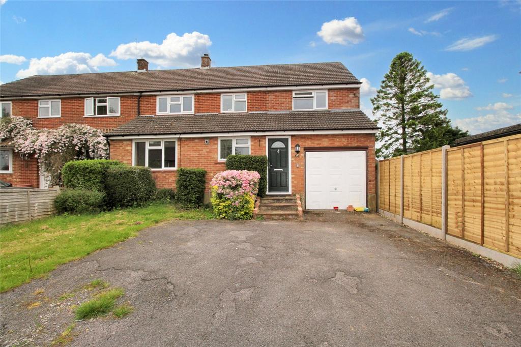 Windmill Fields, Four Marks, Alton, GU34 4 bed semidetached house £