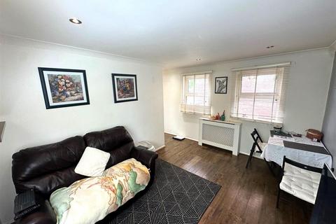1 bedroom maisonette for sale, Kilross Road, Bedfont