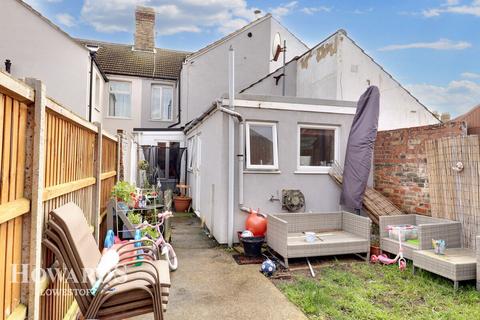 4 bedroom terraced house for sale, Lorne Park Road, Lowestoft