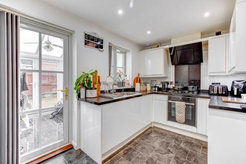 2 bedroom end of terrace house for sale, Iron Way, Bromsgrove, Worcestershire, B60