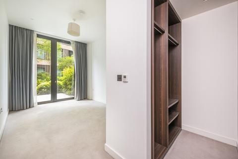 2 bedroom flat for sale, Wood Crescent, London