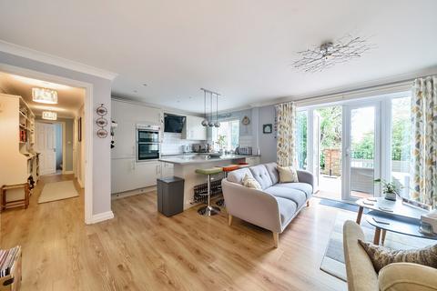 2 bedroom apartment for sale, Cheam Common Road, Worcester Park KT4