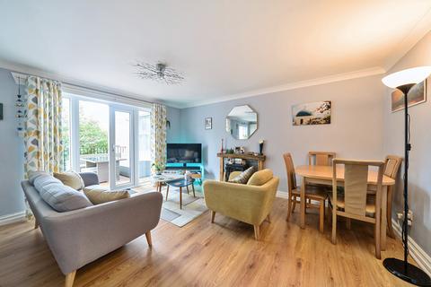 2 bedroom apartment for sale, Cheam Common Road, Worcester Park KT4