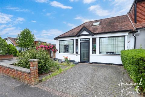 2 bedroom chalet for sale, Bassett Gardens, Epping CM16