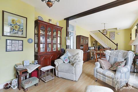 2 bedroom chalet for sale, Bassett Gardens, Epping CM16