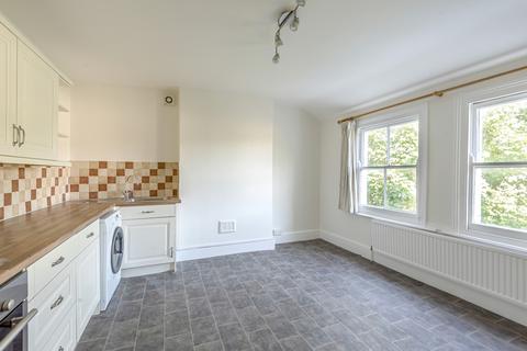 2 bedroom apartment to rent, Elmbourne Road Balham SW17