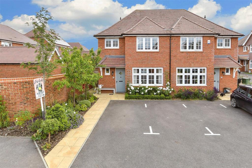 Minstrel Close, Marden, Tonbridge, Kent 3 bed semidetached house for