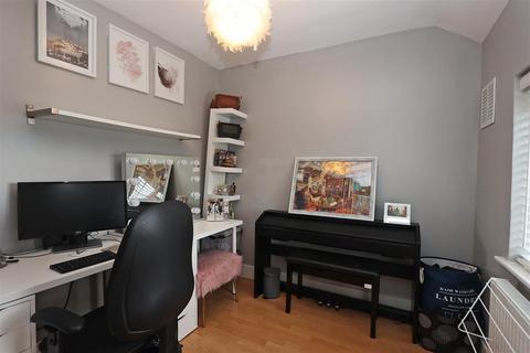 8 Miller Road, Croydon, CR0 3JY