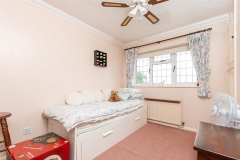 42 Cricketers Drive, Meopham, Gravesend, DA13 0AX