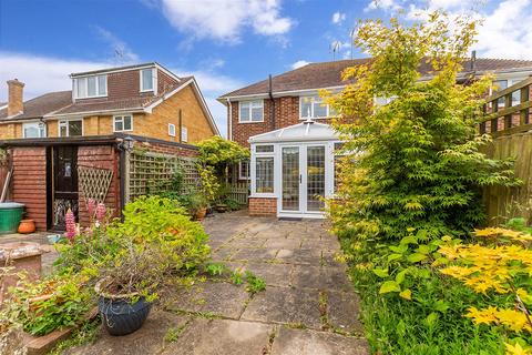 42 Cricketers Drive, Meopham, Gravesend, DA13 0AX