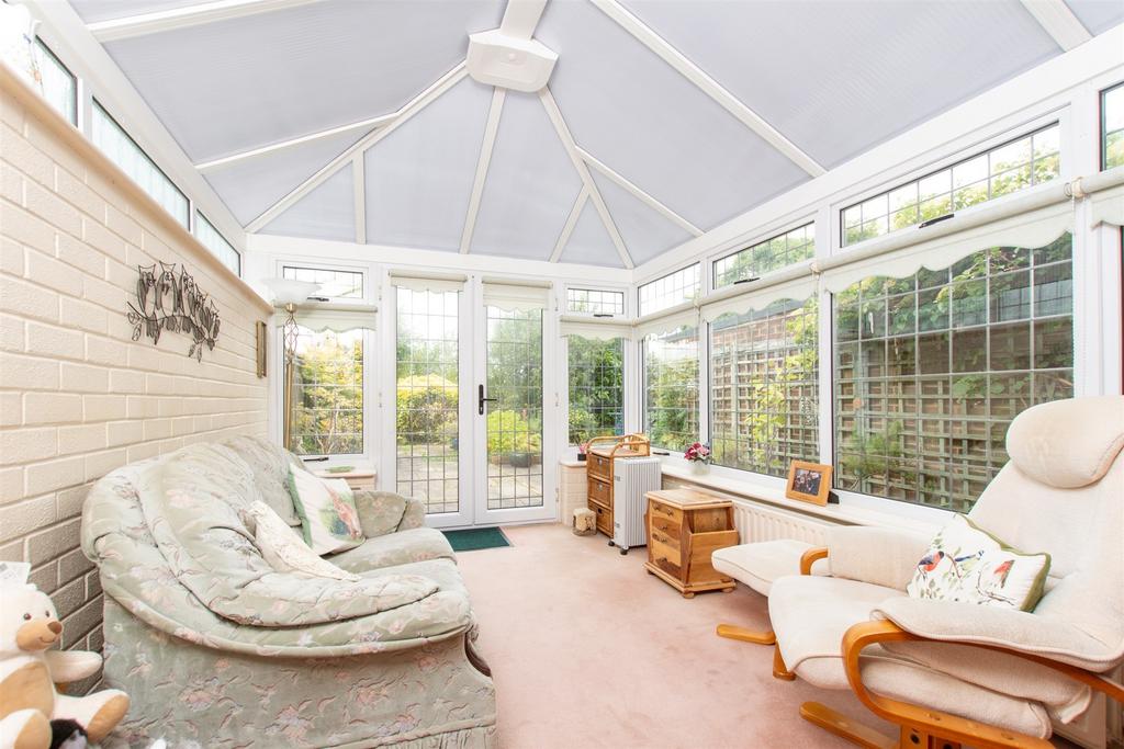 Cricketers Drive, Meopham, Kent 2 bed semidetached house for sale £