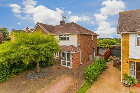 42 Cricketers Drive, Meopham, Gravesend, DA13 0AX