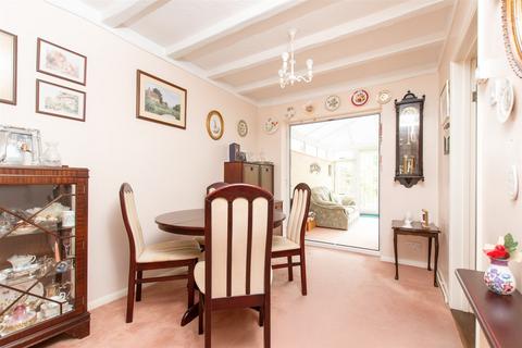 42 Cricketers Drive, Meopham, Gravesend, DA13 0AX