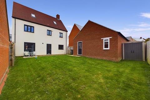 5 bedroom detached house for sale, Redcar Road, Towcester, NN12