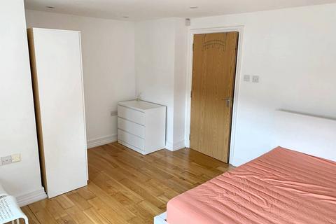 1 bedroom in a flat share to rent, Byron Road, Wembley HA0