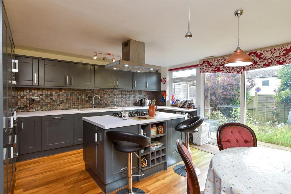 Kitchen/ Dining Room