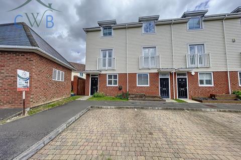 4 bedroom end of terrace house for sale, Hambrook Road, ME6