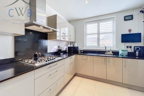 4 bedroom end of terrace house for sale, Hambrook Road, ME6