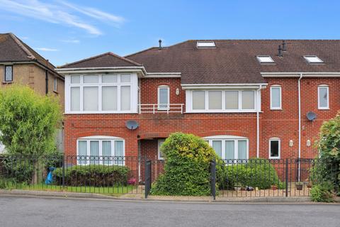 2 bedroom flat for sale, Gordon Road, Haywards Heath, RH16