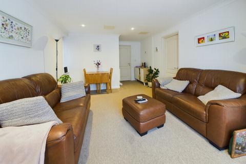 2 bedroom flat for sale, Gordon Road, Haywards Heath, RH16