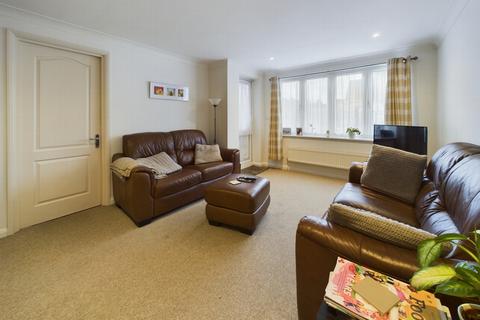 2 bedroom flat for sale, Gordon Road, Haywards Heath, RH16
