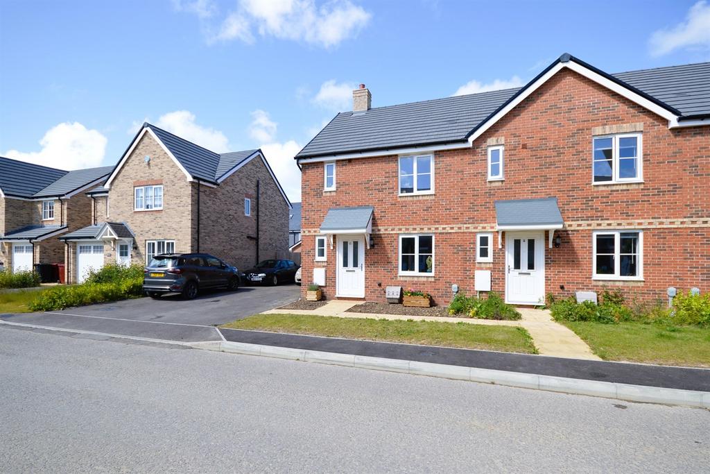 Townsend Drive, Selsey, PO20 2 bed terraced house to rent £1,350 pcm