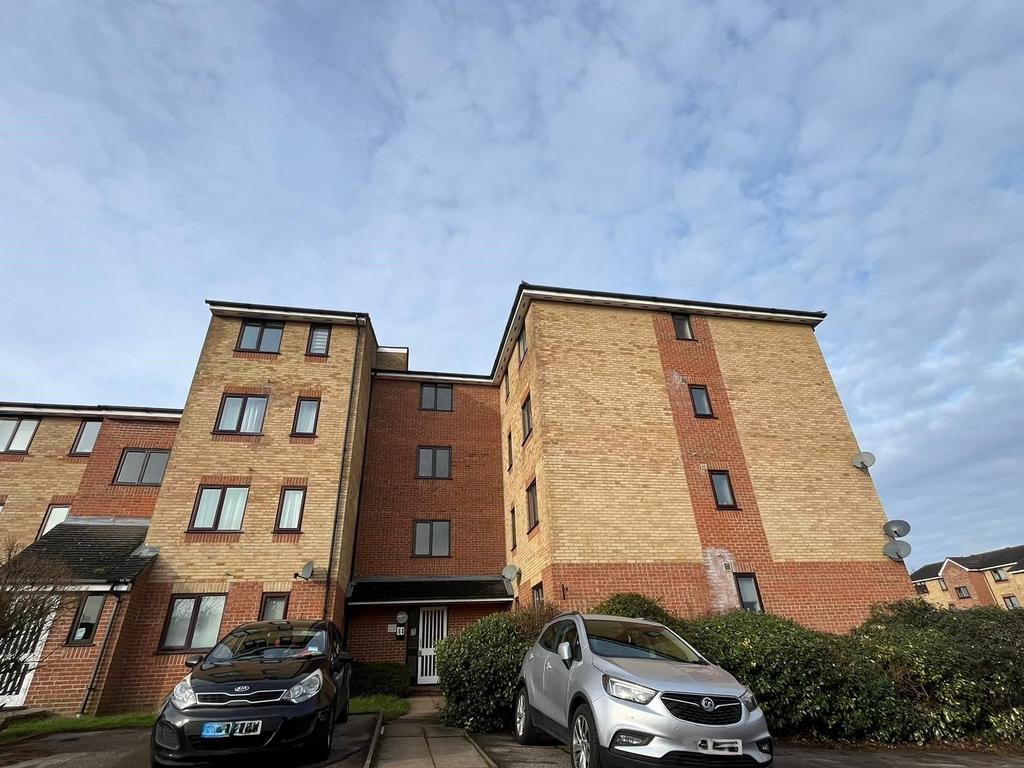 Prestatyn Close, Stevenage SG1 Studio to rent £975 pcm (£225 pw)