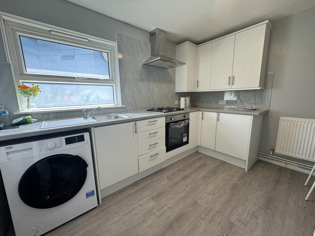 Croydon CR0 1 bed in a flat share to rent - £800 pcm (£185 pw)