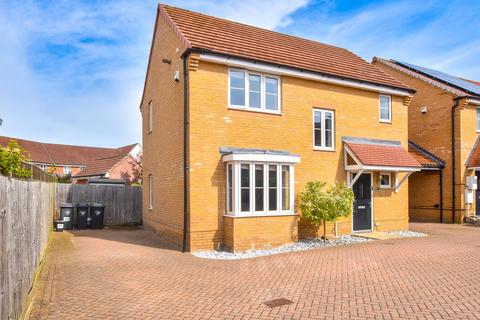 3 bedroom detached house to rent, Maltings Close, Flitch Green