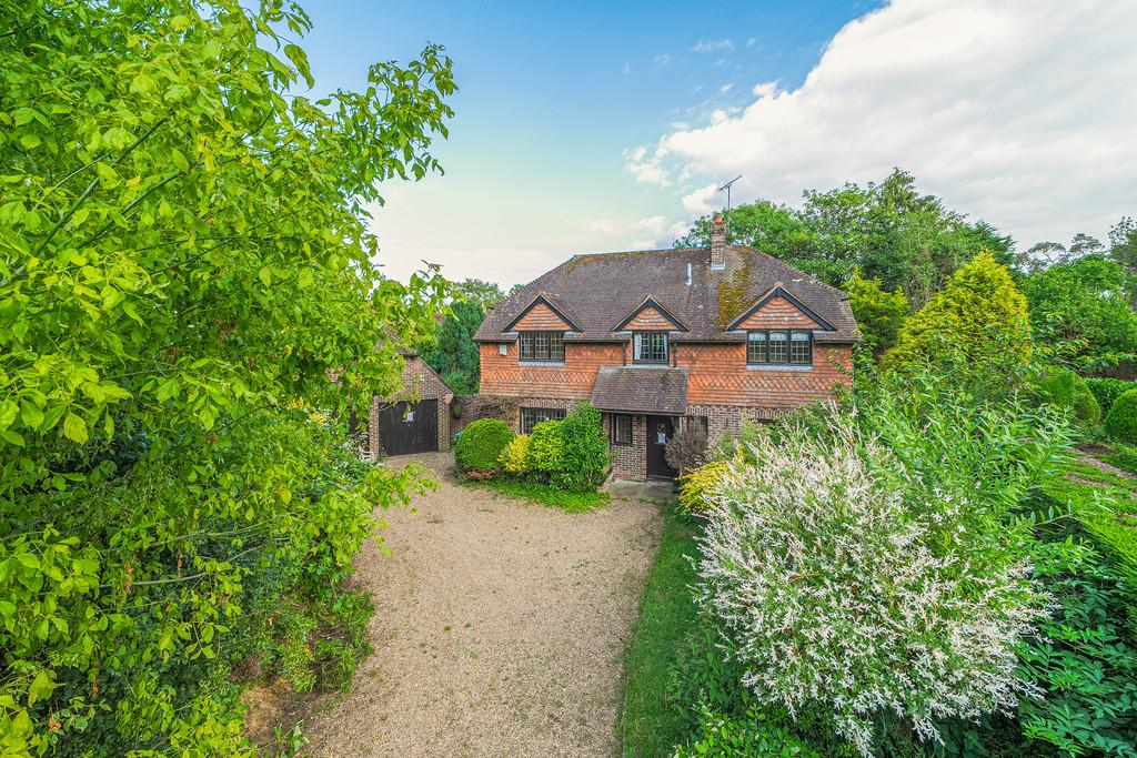 Nutbourne requires modenisation... 4 bed detached house for sale £