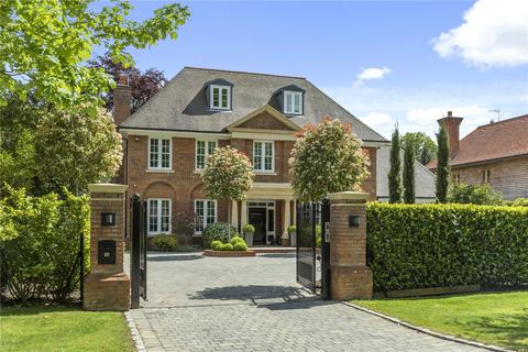 5 bedroom detached house to rent, The Barton, Cobham, Surrey, KT11